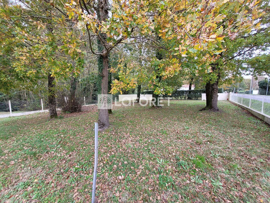 Terrain à SAINT-SULPICE-DE-ROYAN