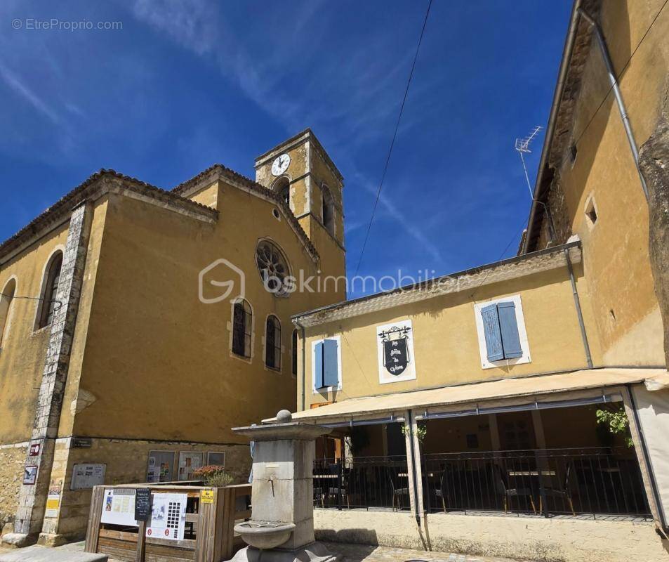 Commerce à SAINT-MONTAN