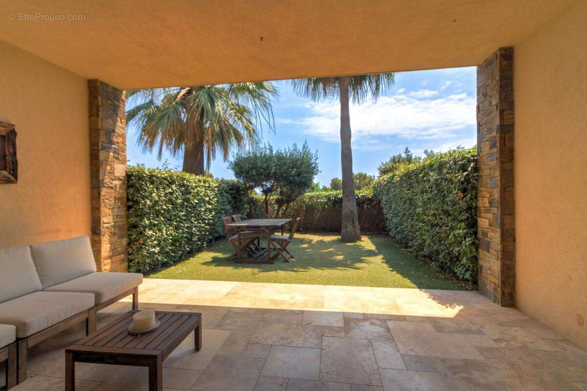 Appartement à ROQUEBRUNE-SUR-ARGENS