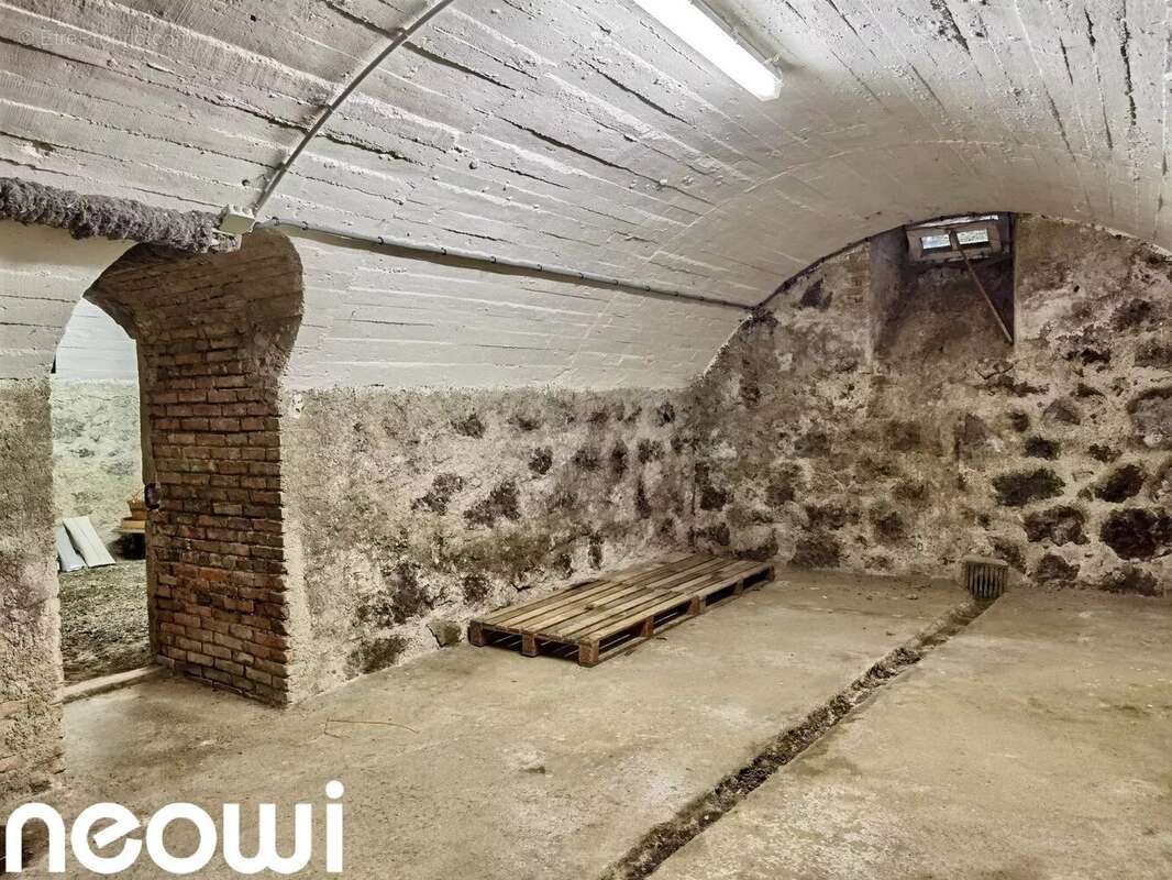 Maison à VIC-SUR-CERE