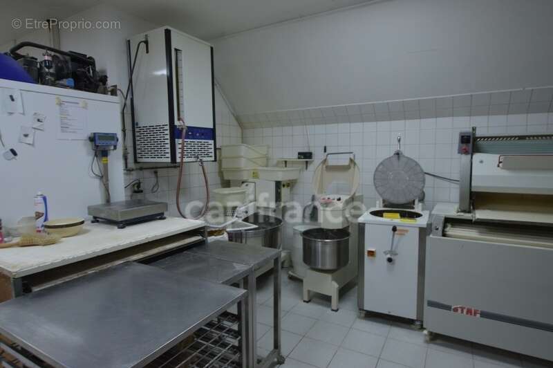 Commerce à BAZOUGES-SUR-LE-LOIR