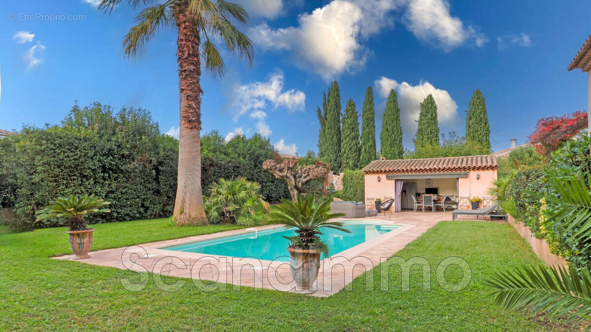 Maison à ROQUEBRUNE-SUR-ARGENS