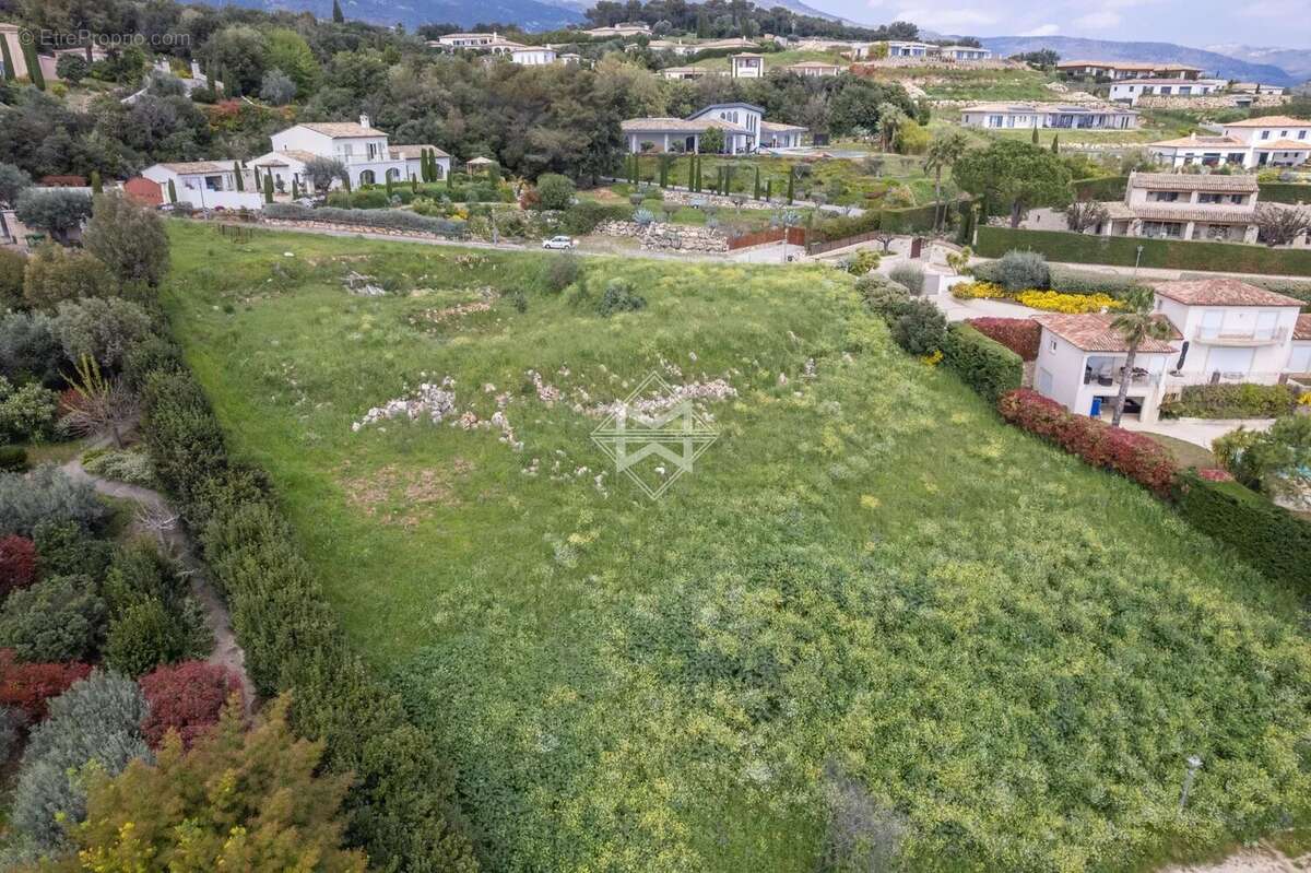 Terrain à ROQUEFORT-LES-PINS