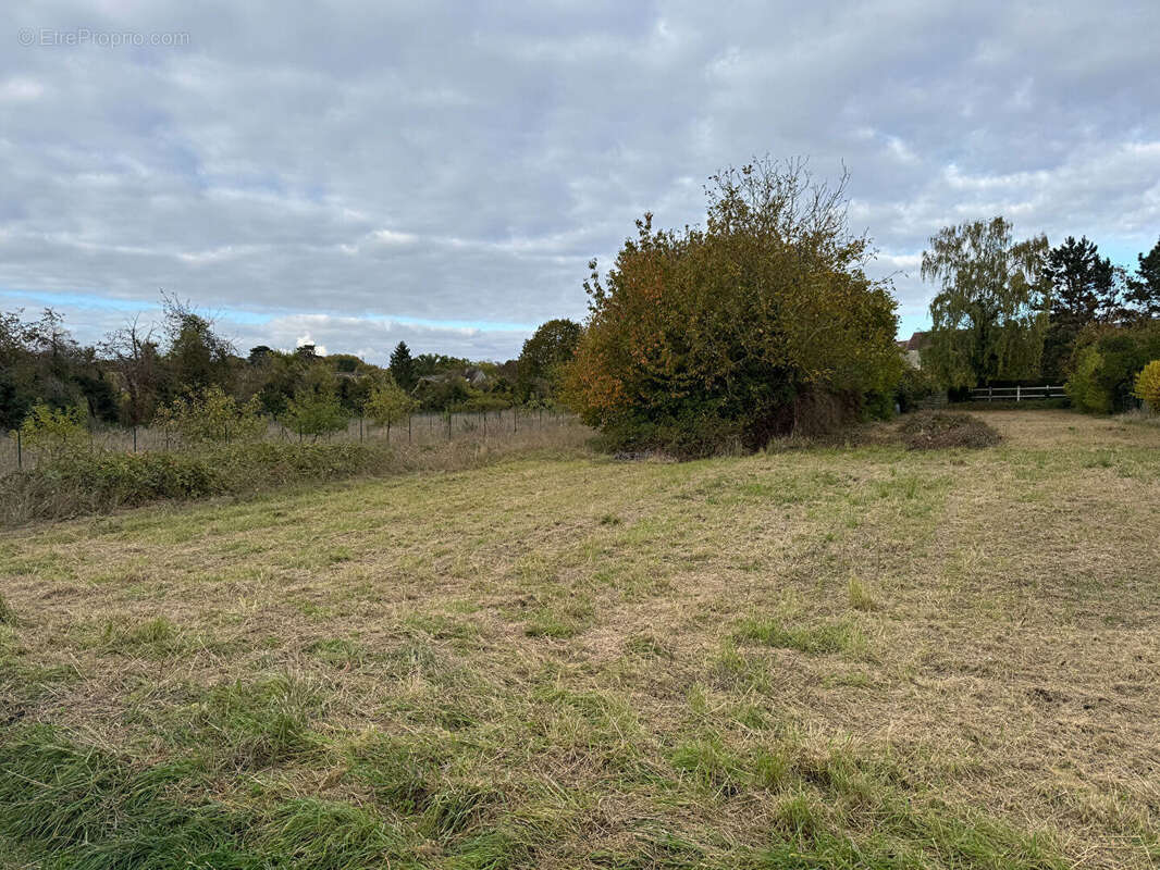 Terrain à ENNERY