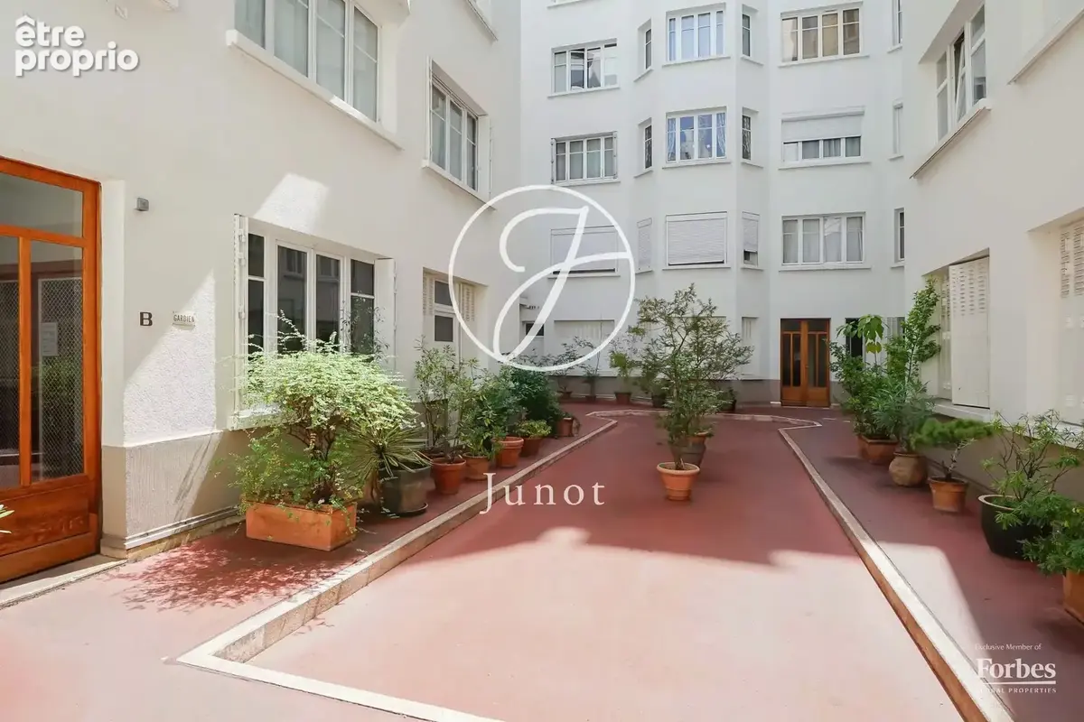 Paris 18e - MARCHÉ SAINT-PIERRE / JARDIN DU SACRÉ-CŒUR - Appartement - 41,20m² Carrez - Calme - photo 17