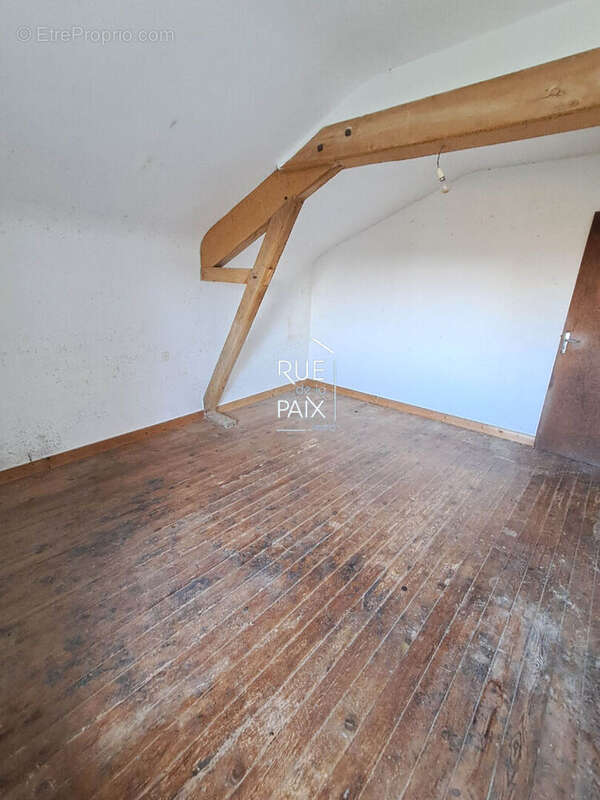 Charmante maison de campagne à Chenevelles à rénover avec + 1 ha de terrain - photo 8