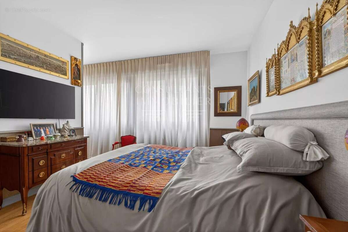 Appartement à NEUILLY-SUR-SEINE