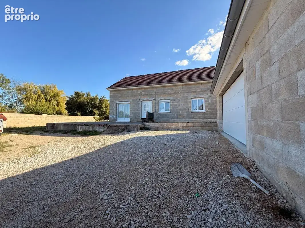 Saint Symphorien sur Saône, Maison de 120,87 m² , 4 chambres, double garage, terrain 696m² - photo 14