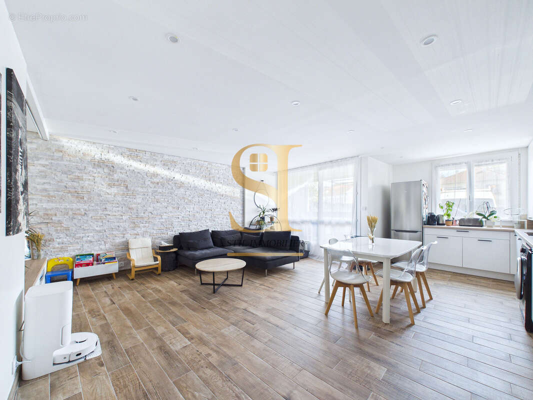 Appartement 81 m² à Corbeil-Essonnes  - photo 2