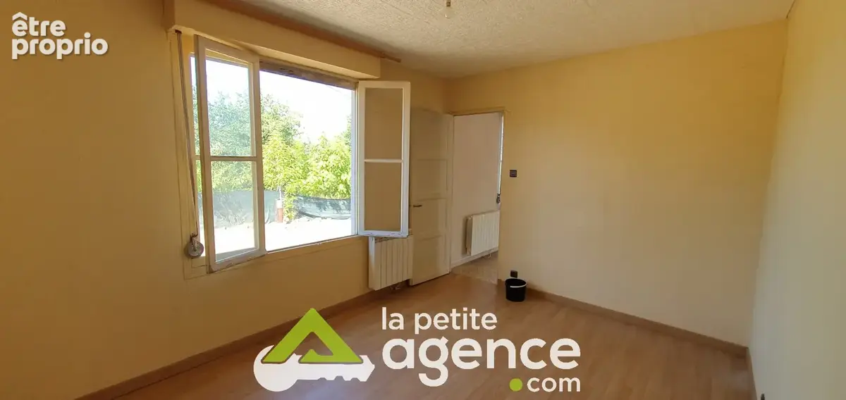 Maison 88 m2 à rénover avec beau terrain - photo 4