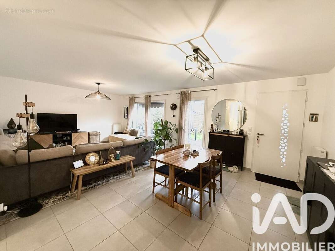 Photo 2 - Maison à LAVAL