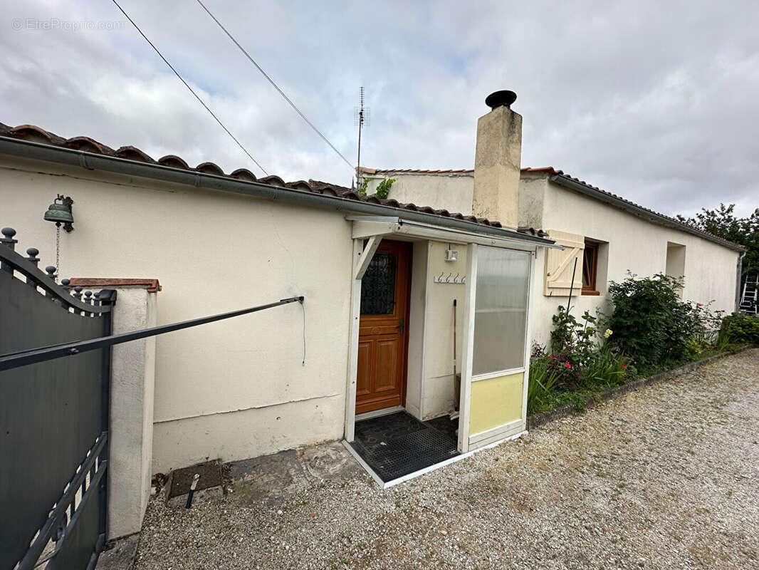 Maison à MARENNES