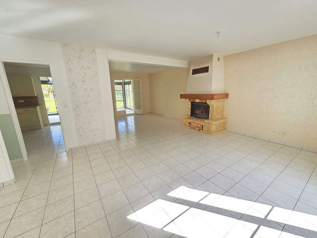 Maison  141 m2 - 5 Chambres sur 1800 m² de terrain plat et clos - photo 2