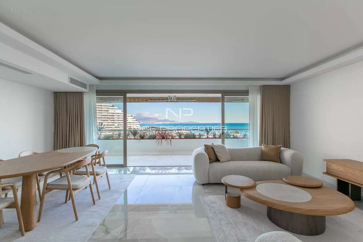 Appartement à VILLENEUVE-LOUBET