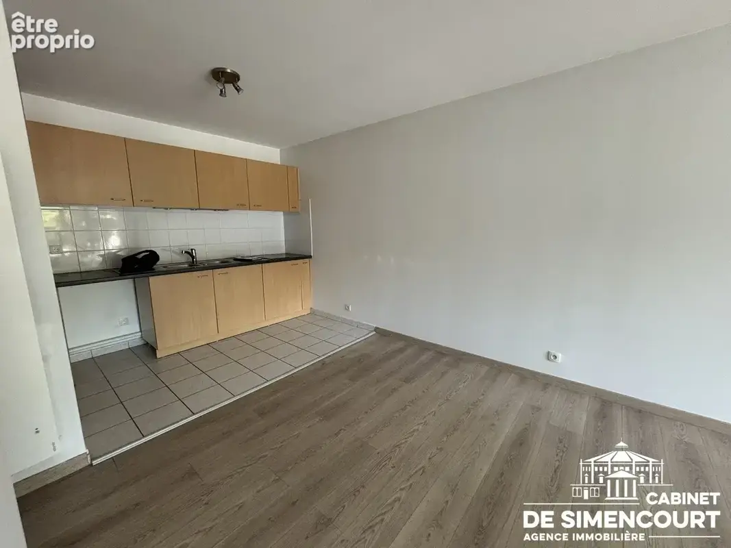 Amiens   Sud Est  Appartement T2 avec balcon, parking et cave - photo 3