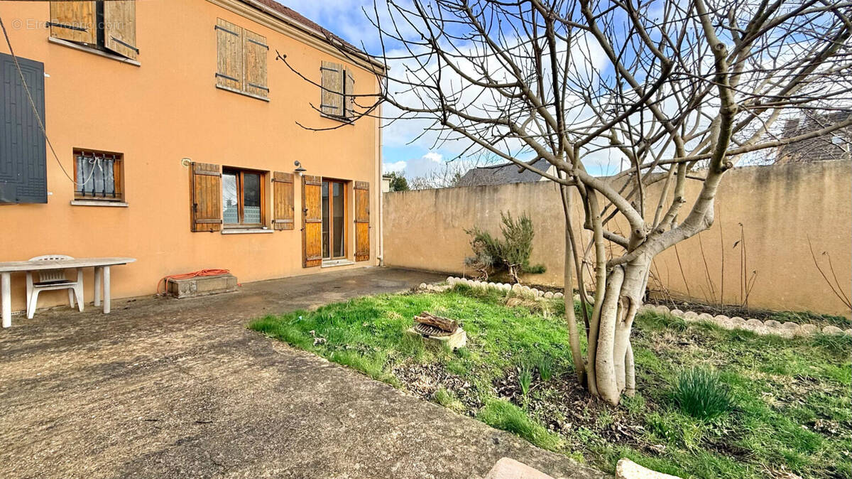 Maison à CORBEIL-ESSONNES