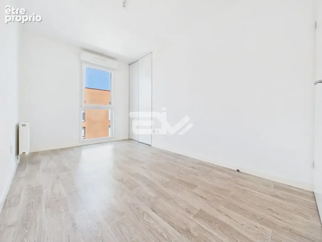 Dernier étage avec ascenseur, balcon et parking privatif - photo 8