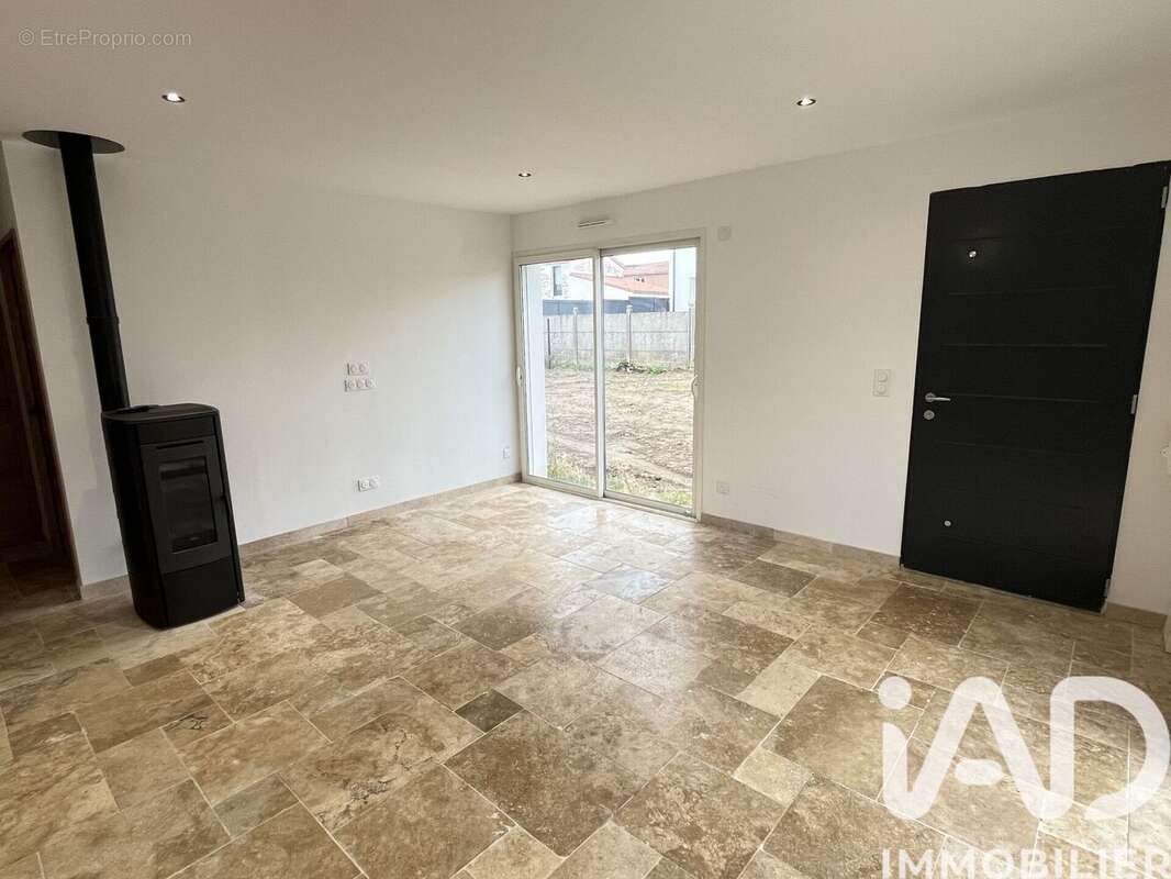 Photo 2 - Maison à MONNIERES