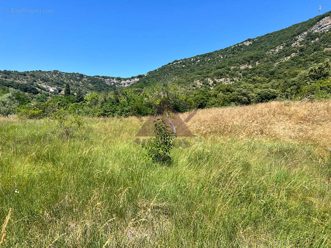 Terrain à SAINT-BRES