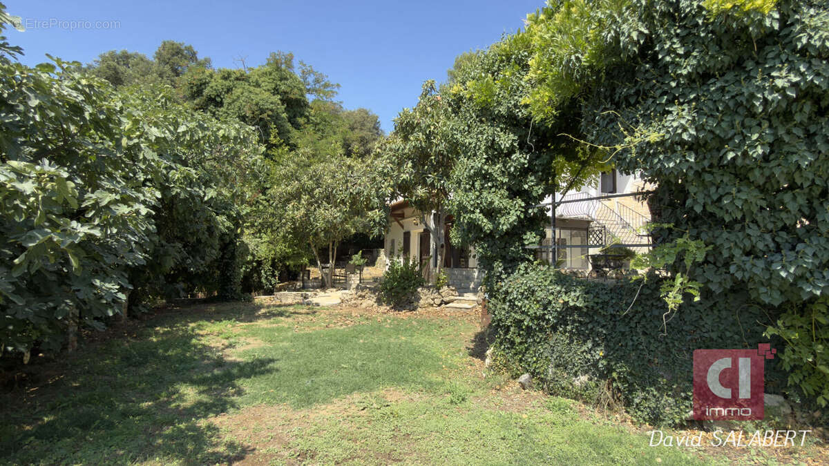 Maison d'exception à vendre à Brignoles - 7 pièces, piscine et grand terrain - photo 16