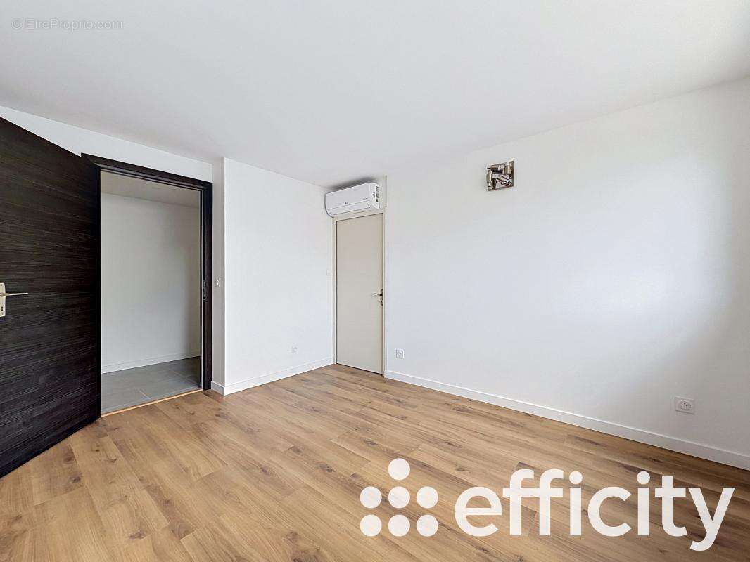 Maison 235 m² à Communay  - photo 24