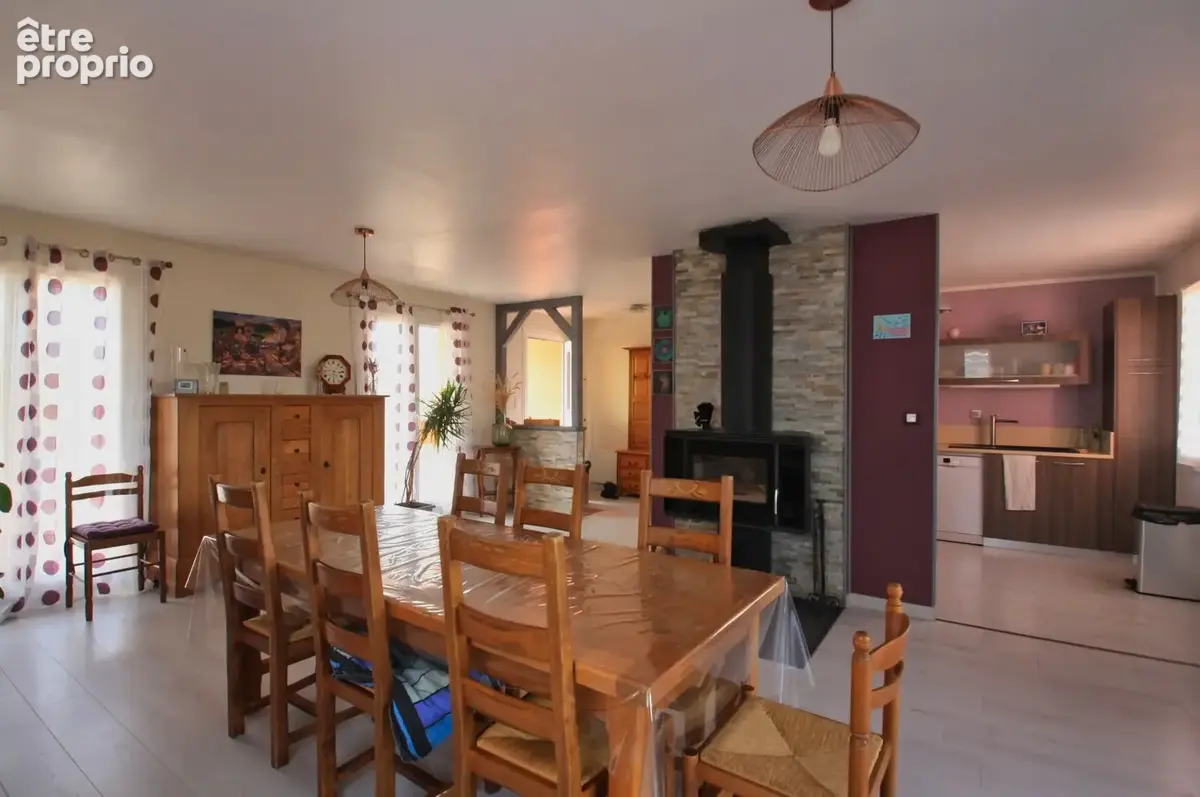 Maison 5 chambres, avec piscine et dépendances, sur un terrain de 4400 m² - photo 4