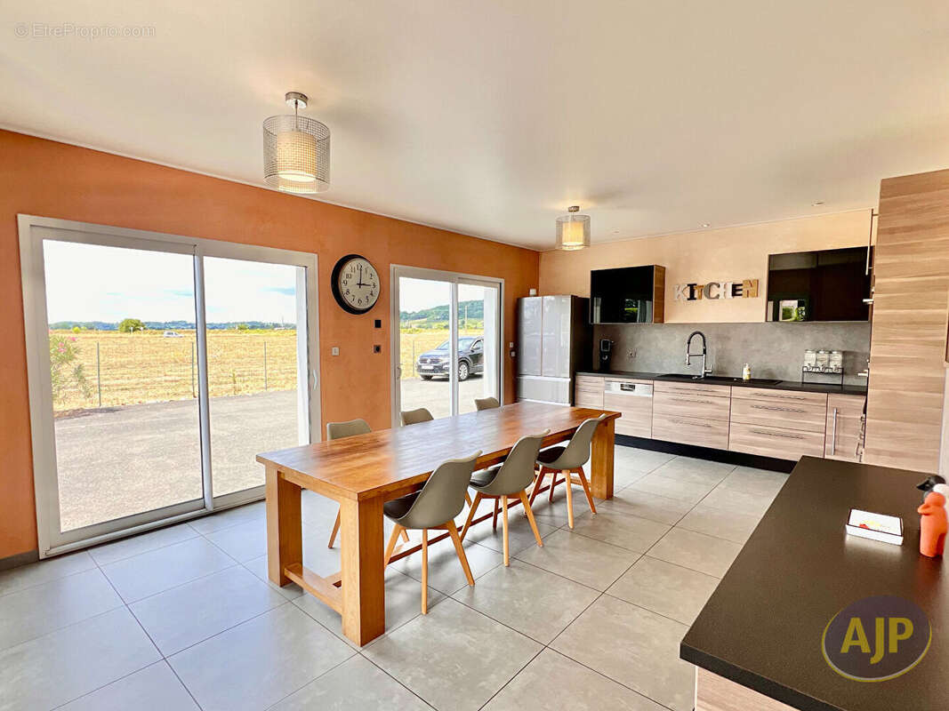 Maison à SAINT-MAGNE-DE-CASTILLON