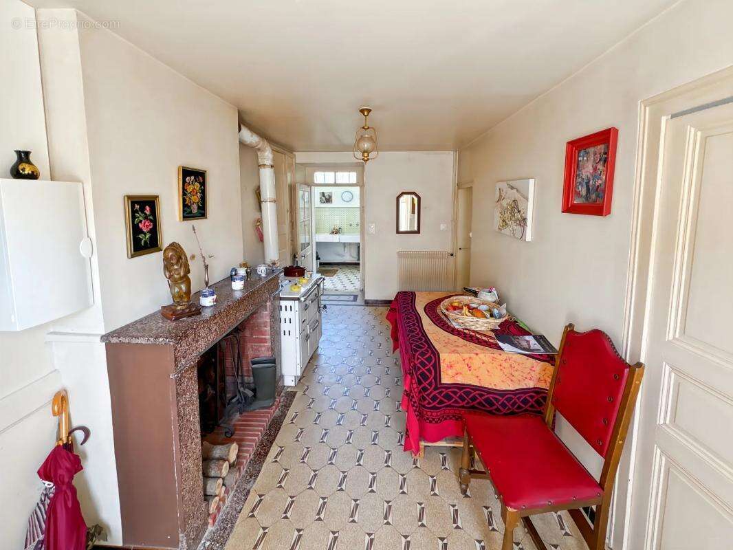 Maison à AZAY-LE-FERRON