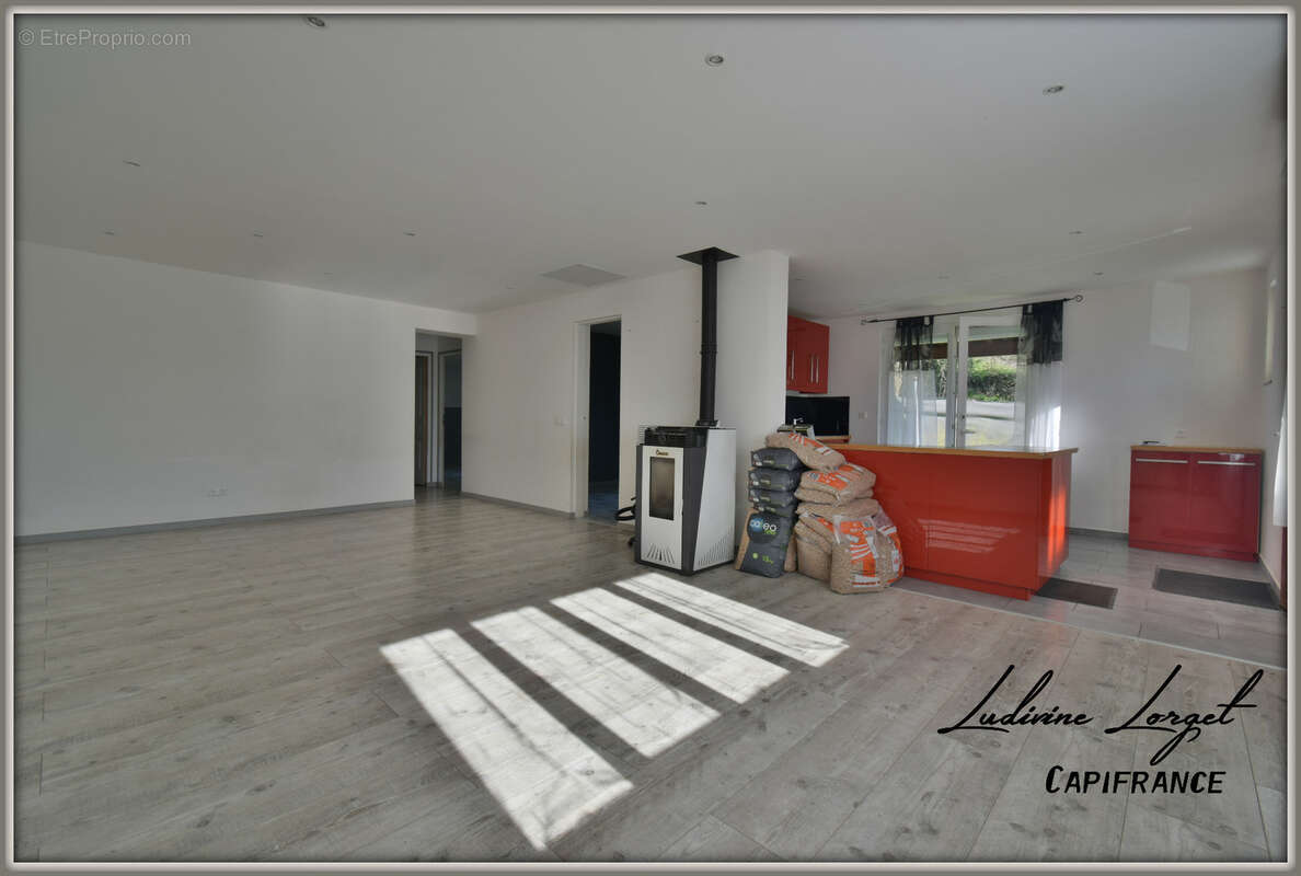 Maison à vendre 4 pièces de plain-pied Hameau de NEUILLY SAINT FRONT (02) - 86m2 habitables - 3 chambres- sous sol - Terrain 900 - photo 2