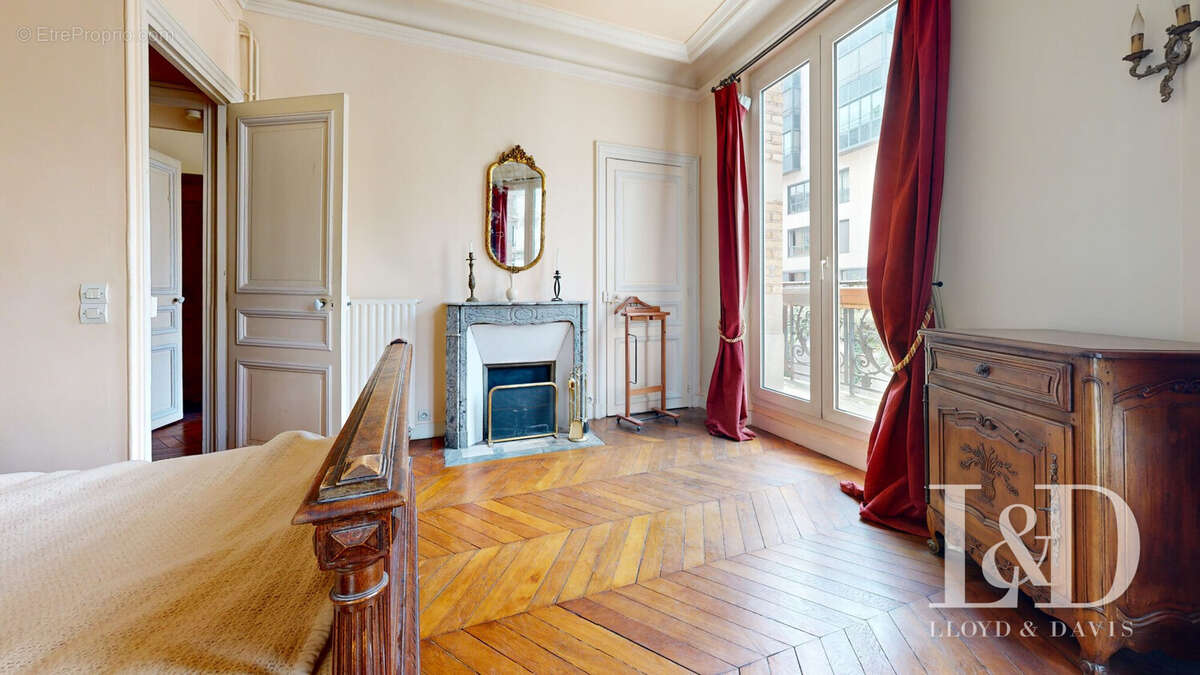 Appartement à PARIS-1E