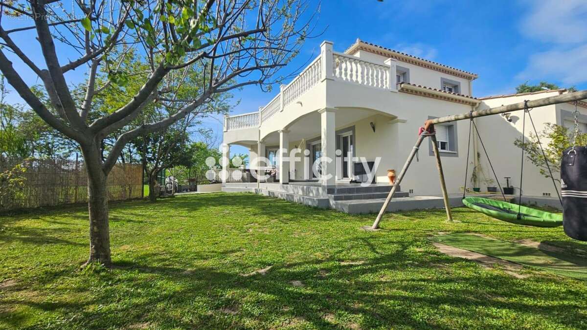 Maison à COURNONSEC