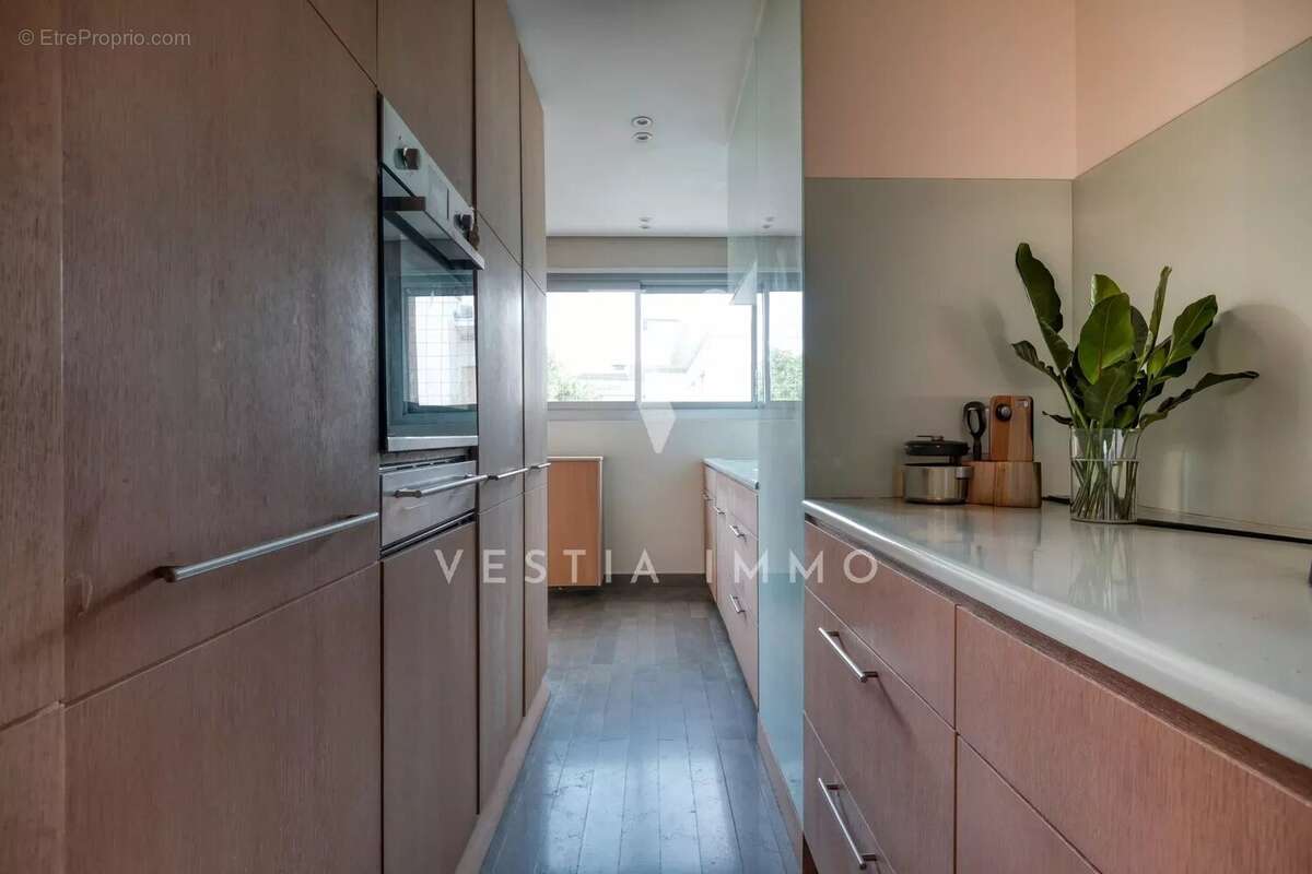 Appartement à NEUILLY-SUR-SEINE