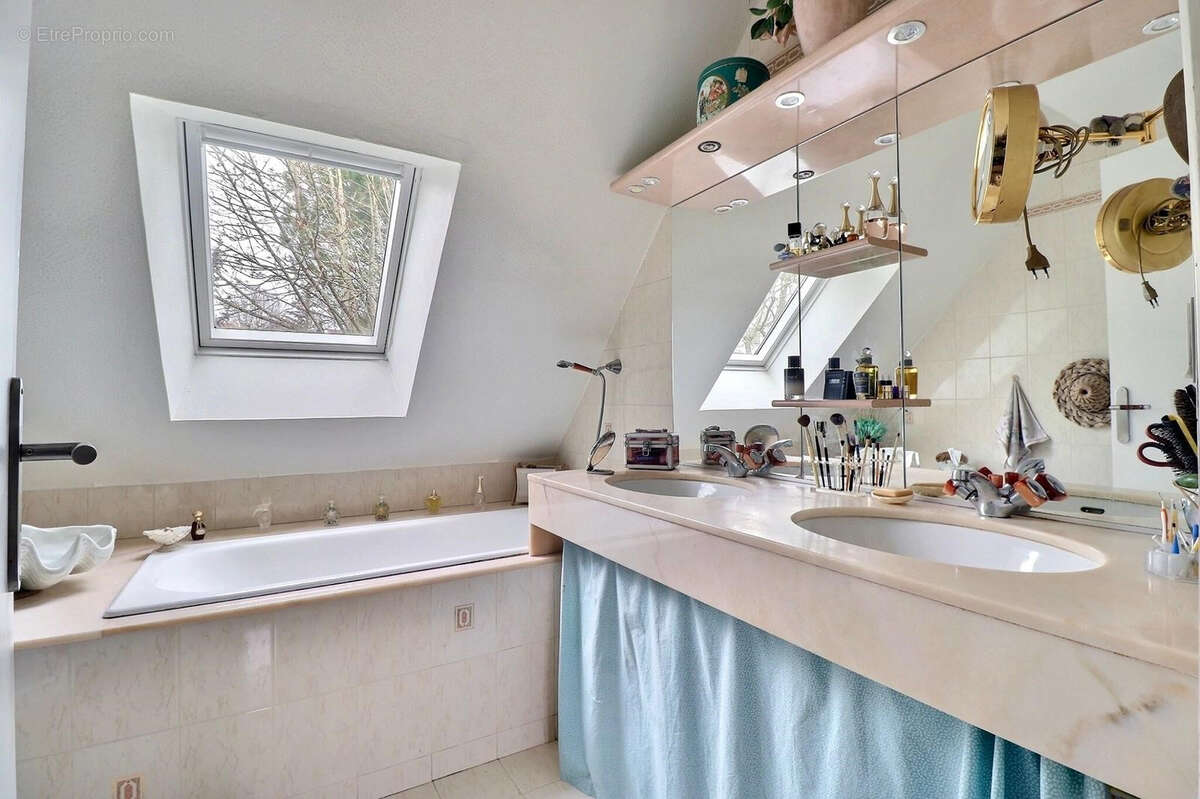 Maison à MAREIL-MARLY