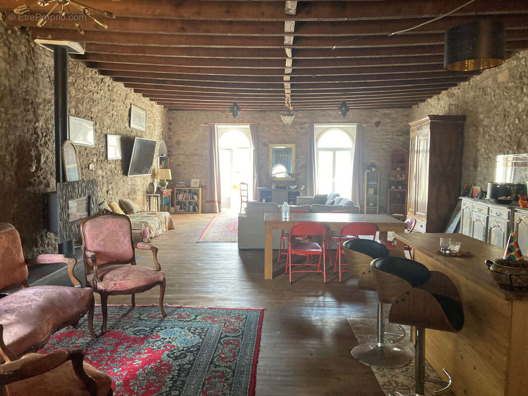 Maison à DOUZENS