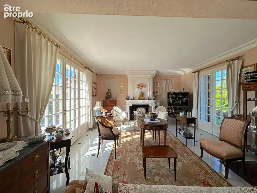 Belle propriété de 1989 - 271m², sous sol total, terrain 1650 m² - photo 4