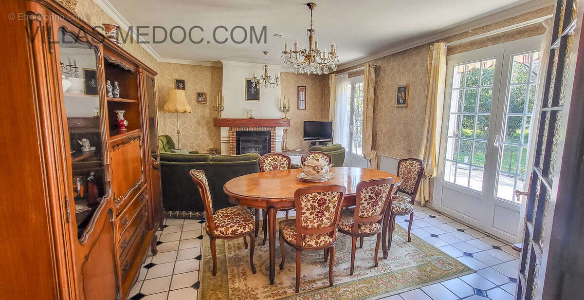 Maison à VENDAYS-MONTALIVET