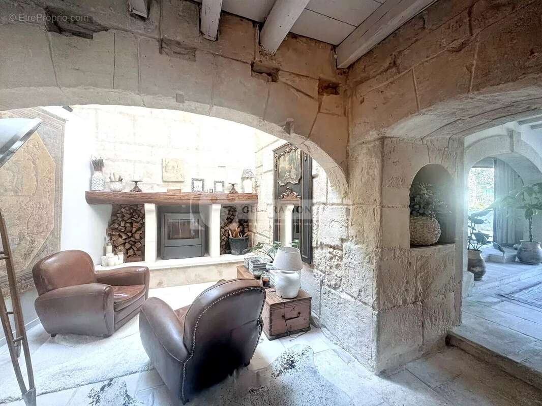 Maison ancienne rénovée T5 coeur de village de Fontvieille - photo 13