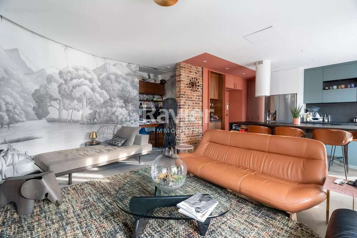 Appartement à PARIS-16E