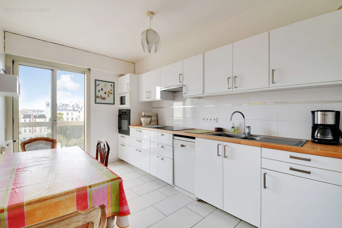 Appartement à PARIS-16E