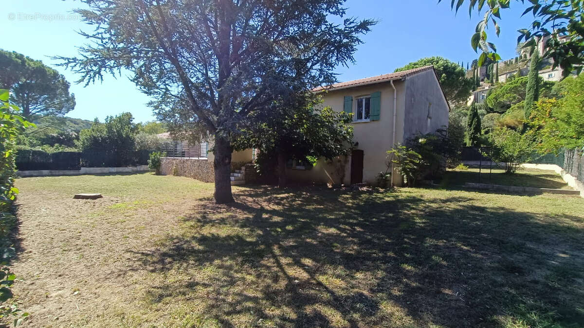 Maison à ROUSSAS