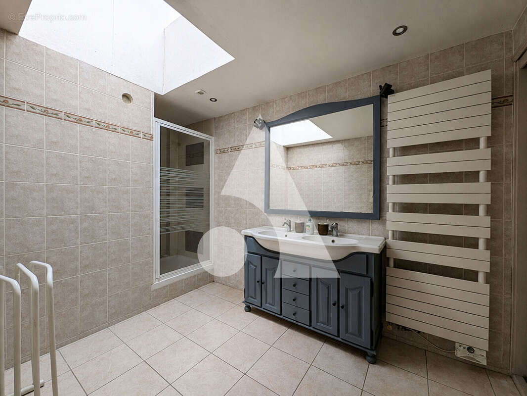 Maison familial - rafraîchissement a prévoir - photo 7