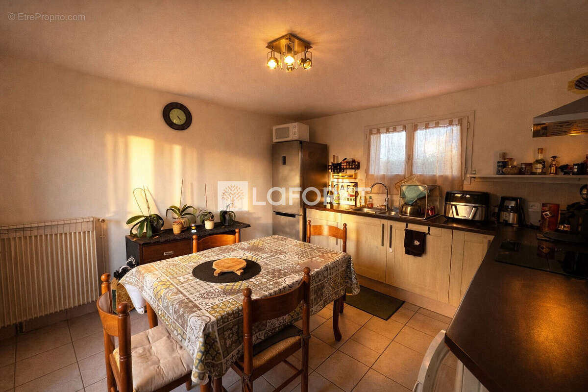 Maison avec terrasse, proche de toutes les commodités - photo 4