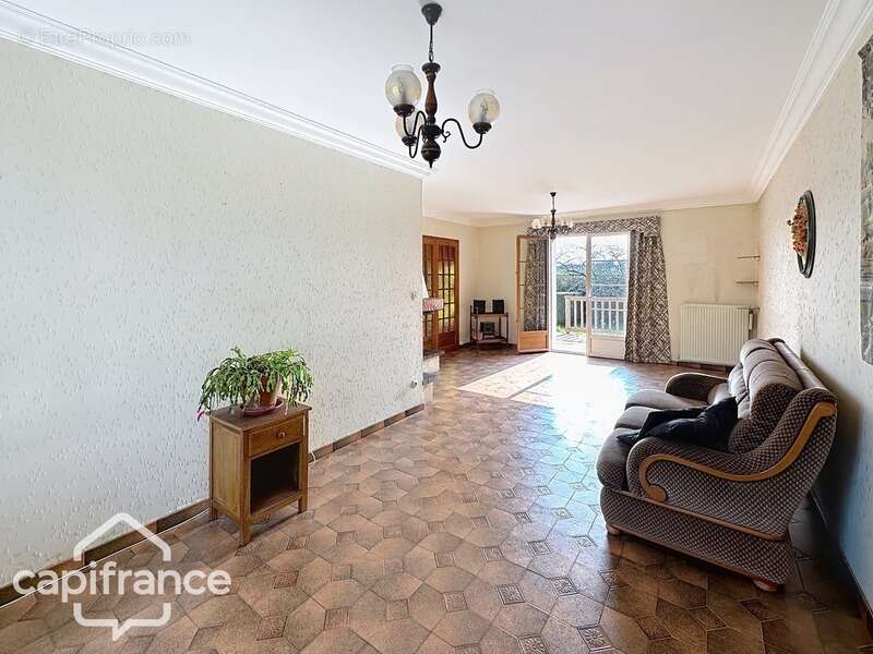 Maison sur sous-sol avec accès de plain-pied – Proche commodités - THOUARS (79) - photo 6