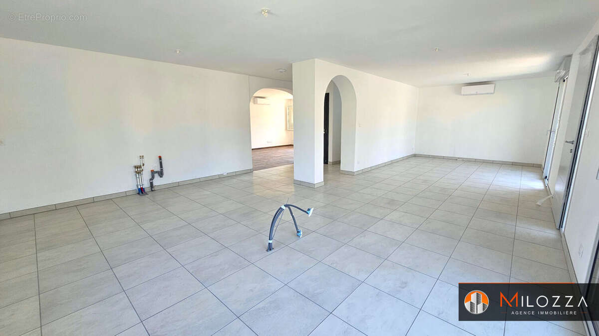 Maison rénovée DPE A, 4 chambres + bureau, terrain 1 809 m², SQF centre - photo 2