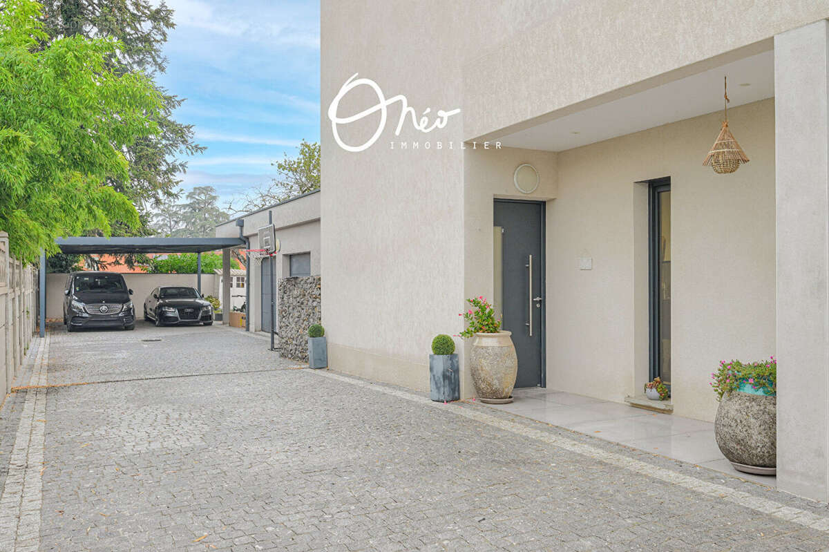 Coeur village - Villa contemporaine de 282 m2 - photo 6