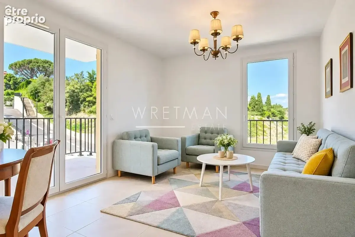 Appartement à LA ROQUETTE-SUR-SIAGNE