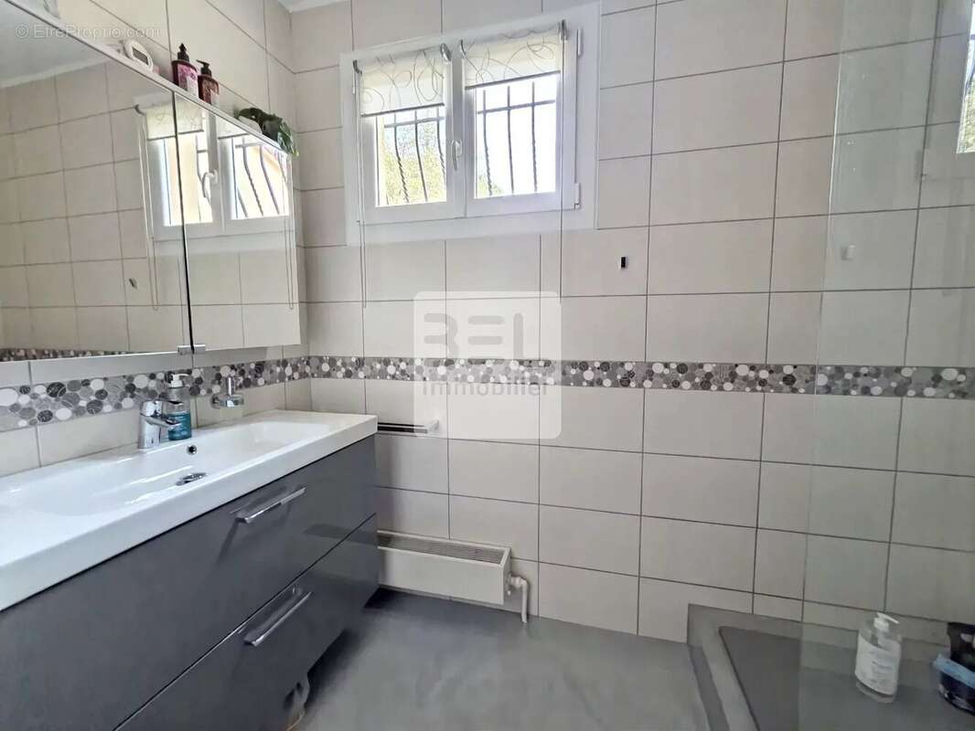 Maison à BAGNOLS-SUR-CEZE