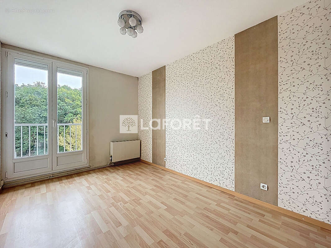Appartement à SAINT-ETIENNE-DU-ROUVRAY