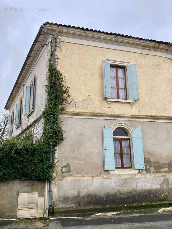 Maison à PUJOLS-SUR-CIRON