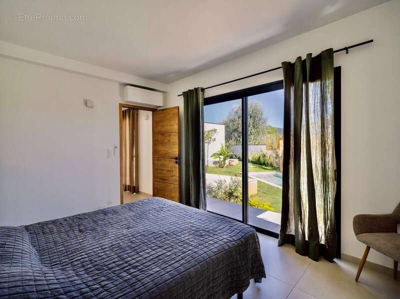 Maison à L&#039;ISLE-SUR-LA-SORGUE